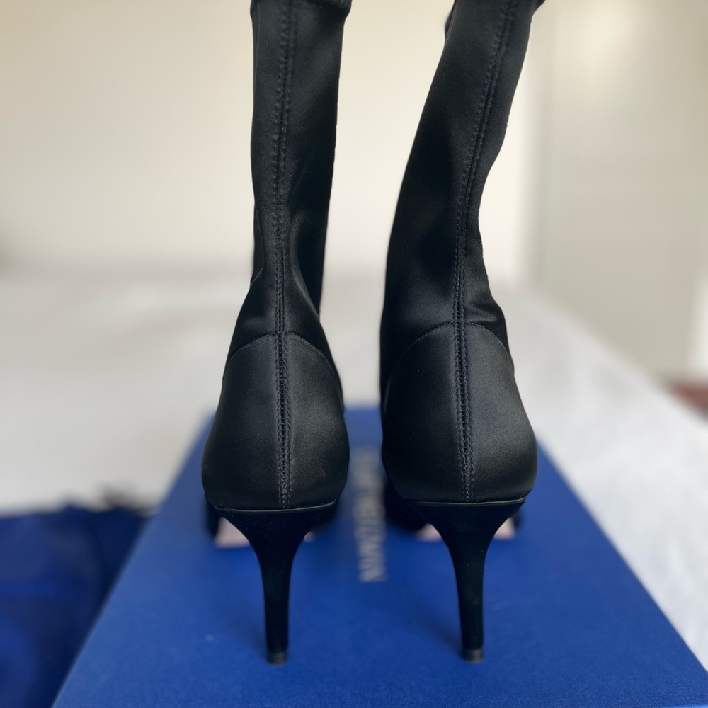 Stuart Weitzman Cling ebony stretch satin booties women 9 excellent like new con - Picture 4 of 8